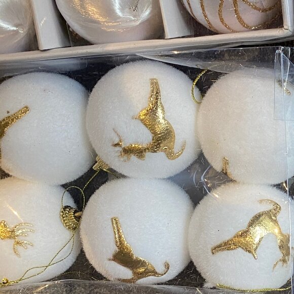 Christmas Balls X 36 2" white & Gold + 12 X 3" Gold - Picture 5 of 13